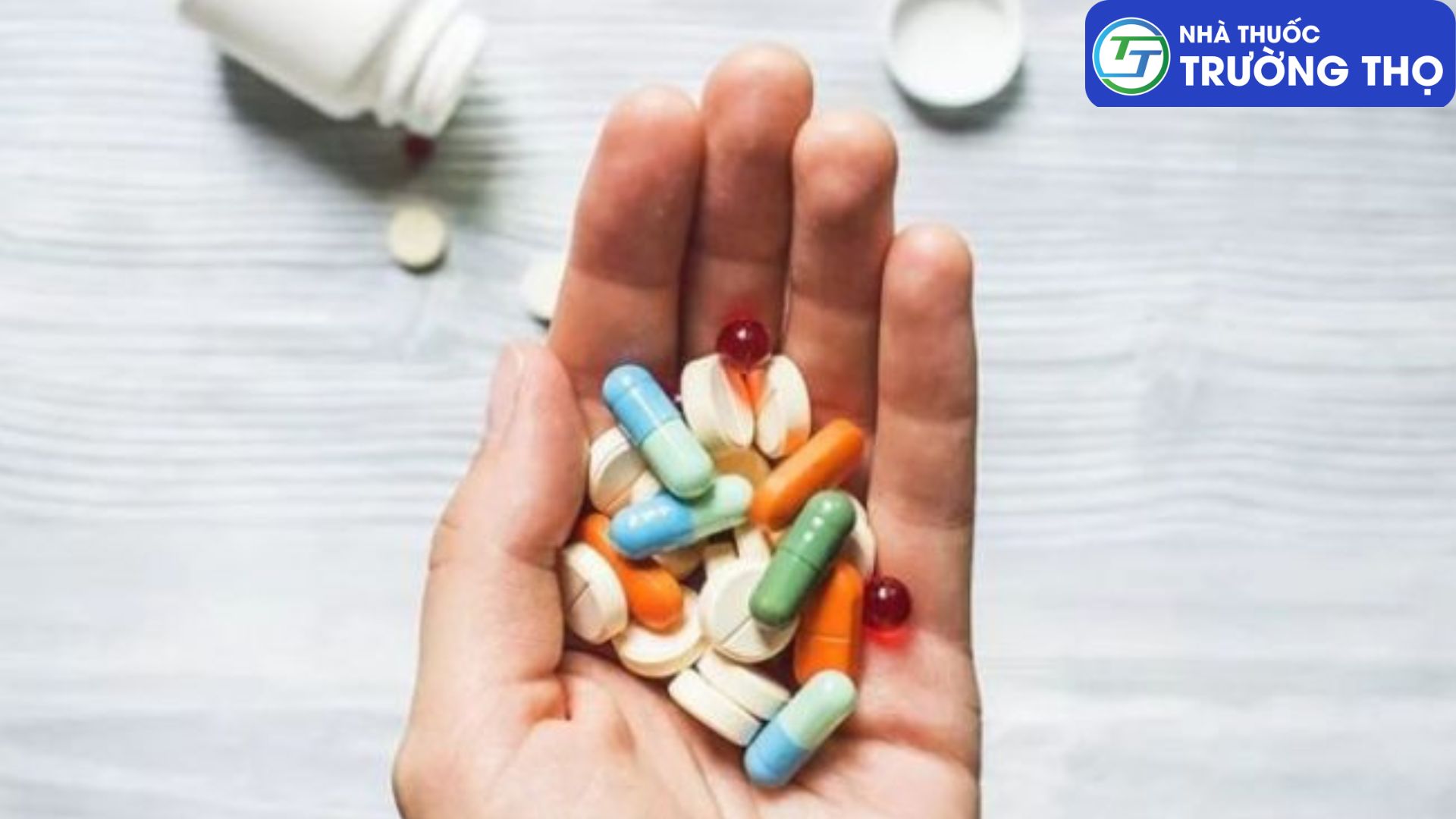 Sử dụng thuốc theo chỉ định của bác sĩ, dược sĩ giúp cải thiện tình trạng rối loạn tiêu hóa