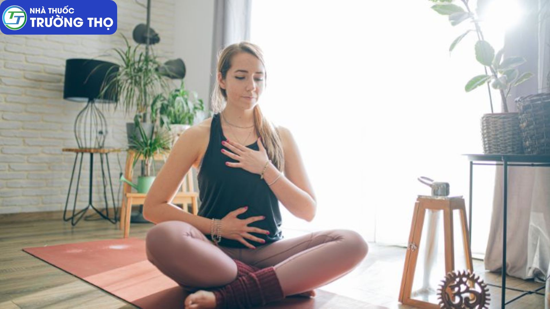 Tập giãn vùng bụng là bài yoga giảm viêm đại tràng dễ thực hiện và hiệu quả
