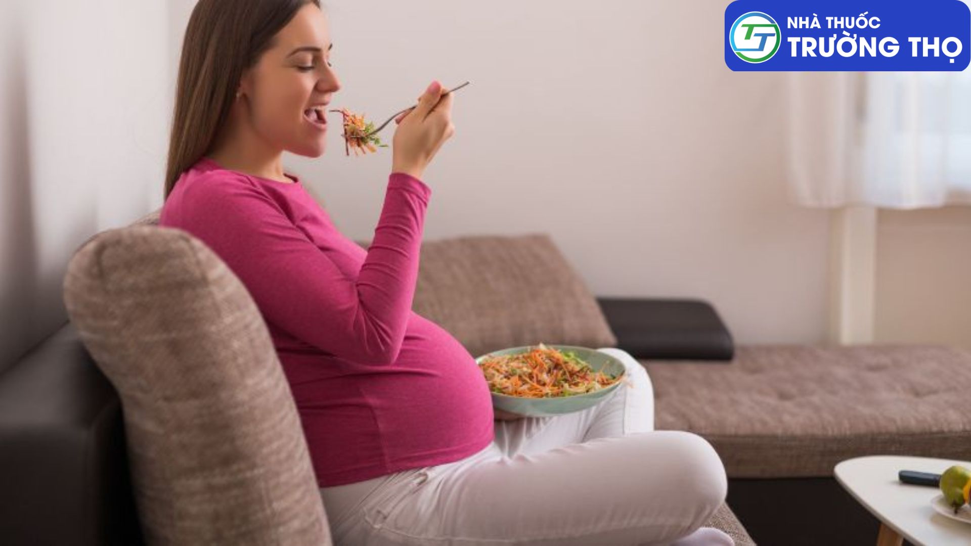 Mẹ bầu cần duy trì chế độ ăn uống khoa học để bổ sung những dưỡng chất cần thiết tránh viêm đại tràng khi mang bầu