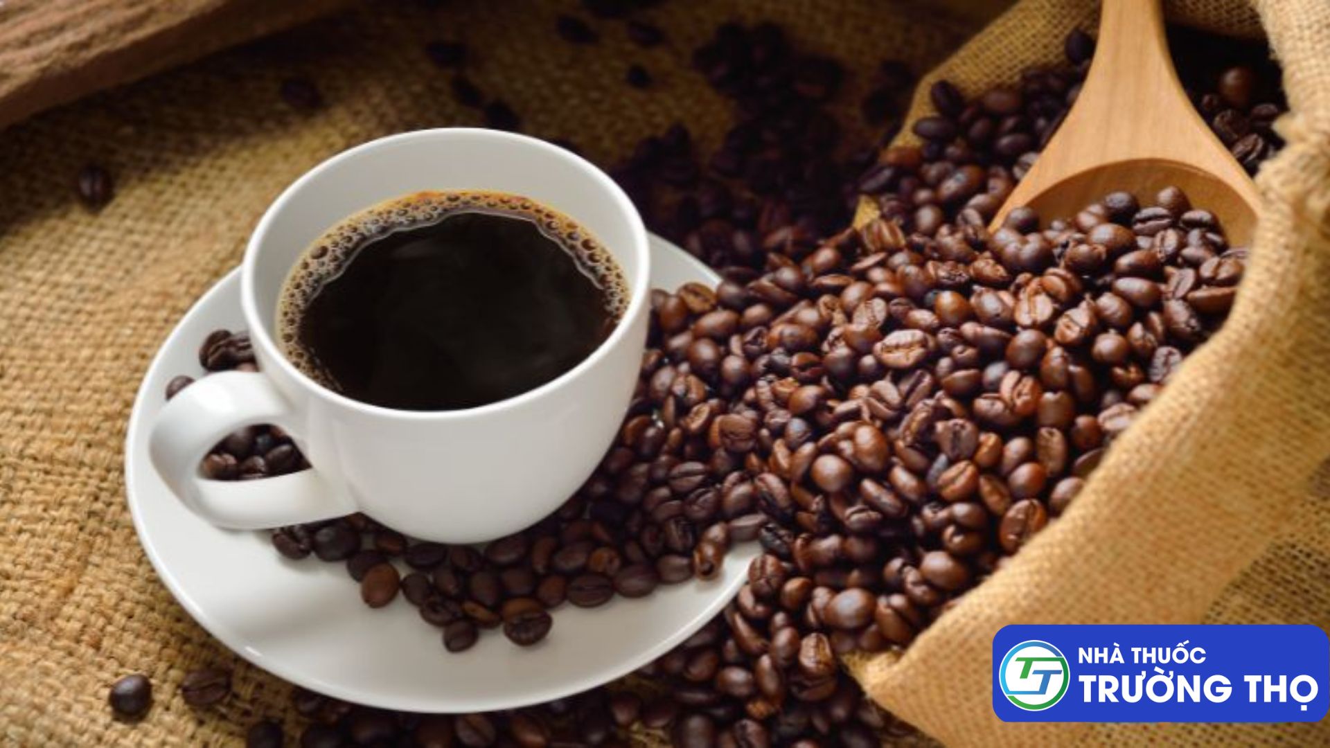 Caffe là một đồ uống chưa chất kích thích vậy nên không nên sử dụng khi mắc viêm đại tràng